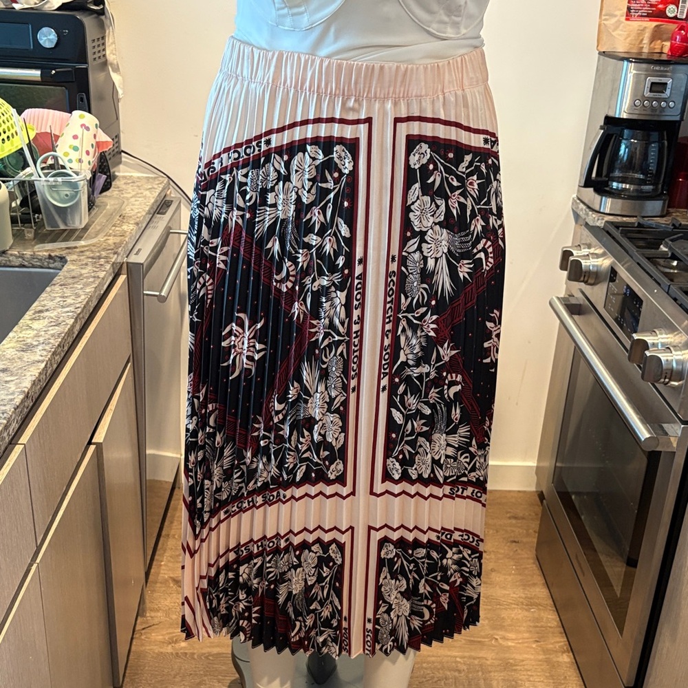 Scotch & Soda Black and Cream Floral Pleated Midi Skirt